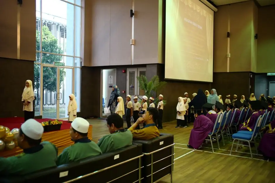 Pendidikan Favorit: Pelajaran dari Sebuah Perpustakaan Desa